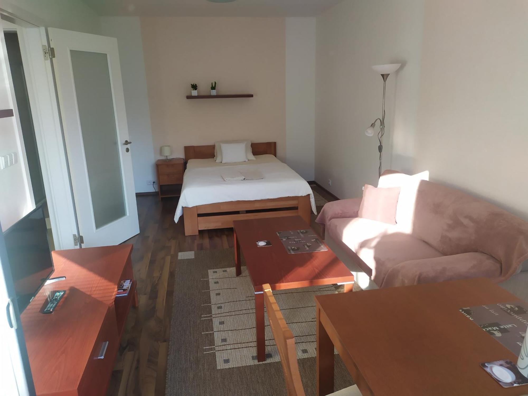 Gonda Apartments Χράντεκ Κράλοβε Εξωτερικό φωτογραφία