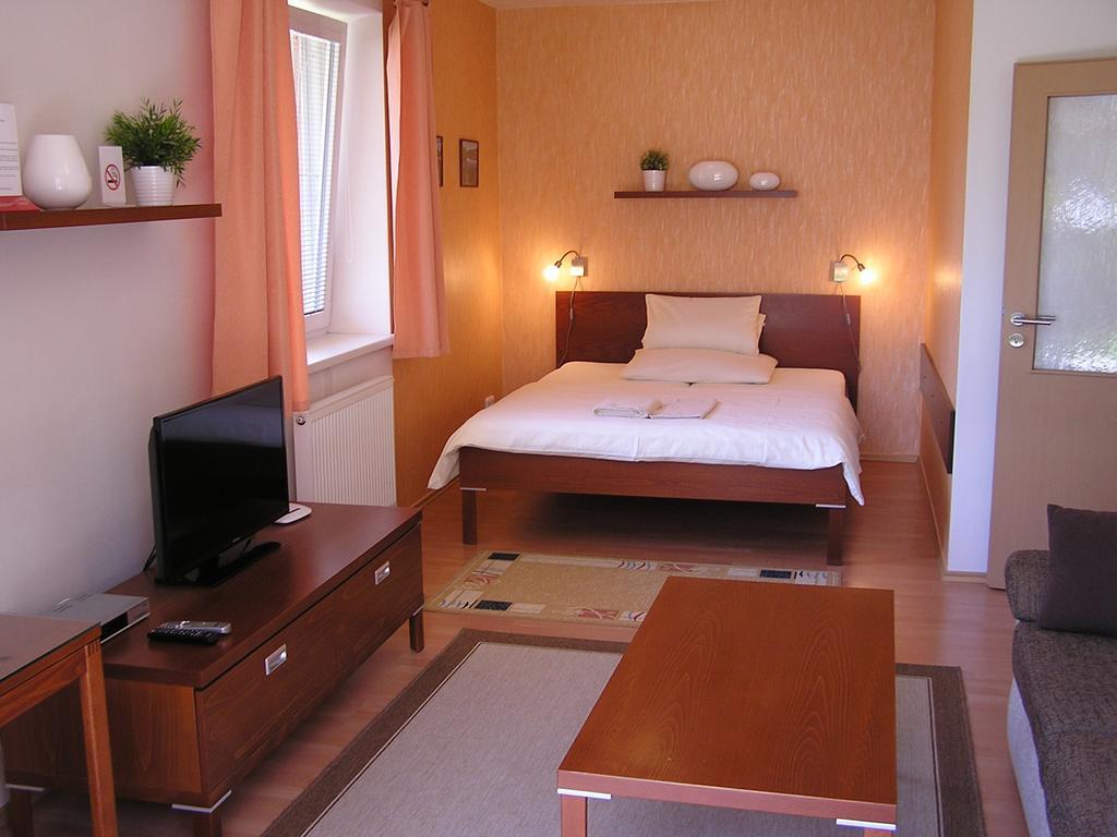 Gonda Apartments Χράντεκ Κράλοβε Εξωτερικό φωτογραφία