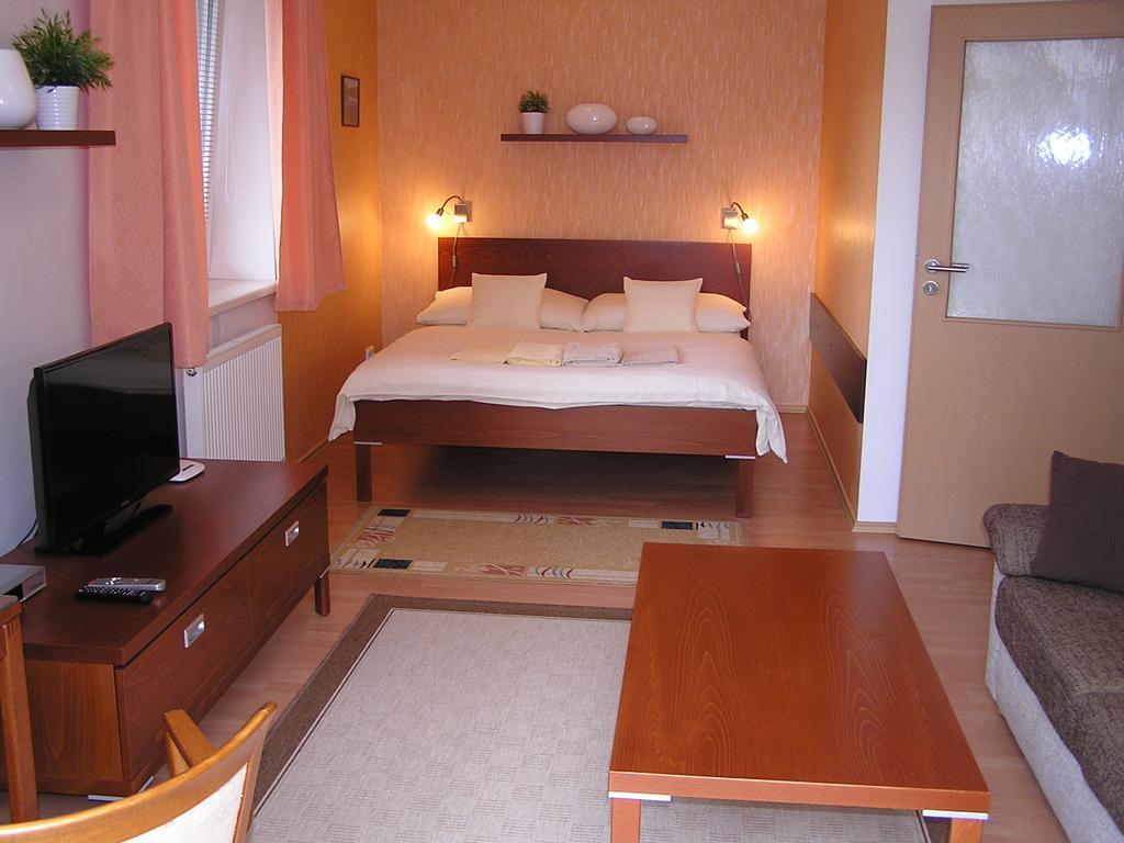 Gonda Apartments Χράντεκ Κράλοβε Εξωτερικό φωτογραφία