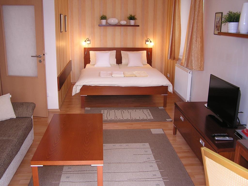 Gonda Apartments Χράντεκ Κράλοβε Εξωτερικό φωτογραφία