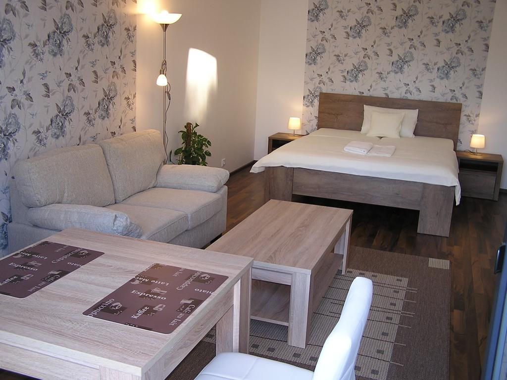 Gonda Apartments Χράντεκ Κράλοβε Εξωτερικό φωτογραφία