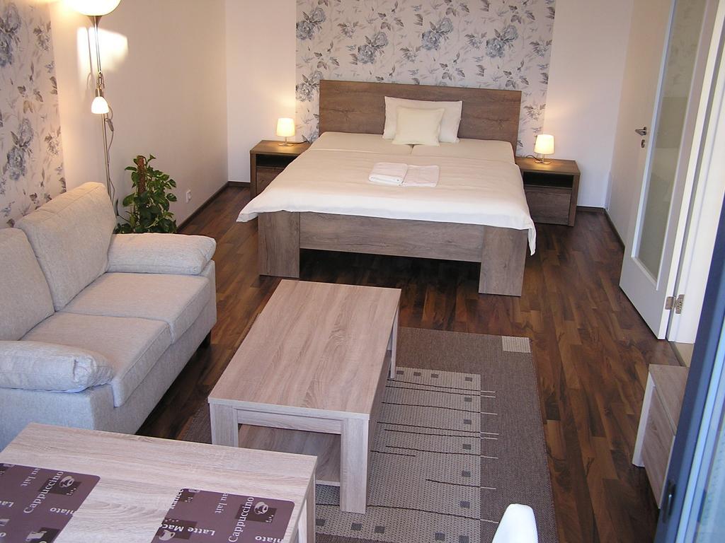 Gonda Apartments Χράντεκ Κράλοβε Εξωτερικό φωτογραφία